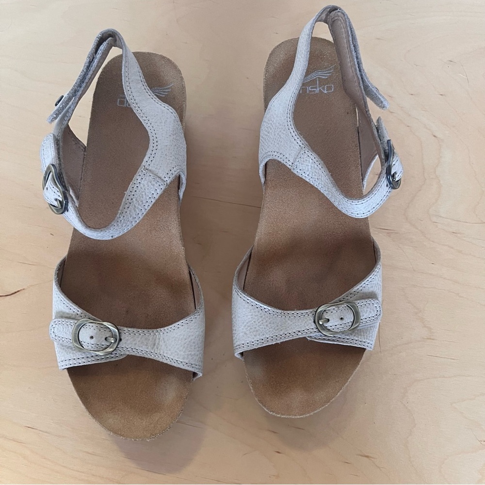 Dansko Tricia Milled Burnished Linen Sandals